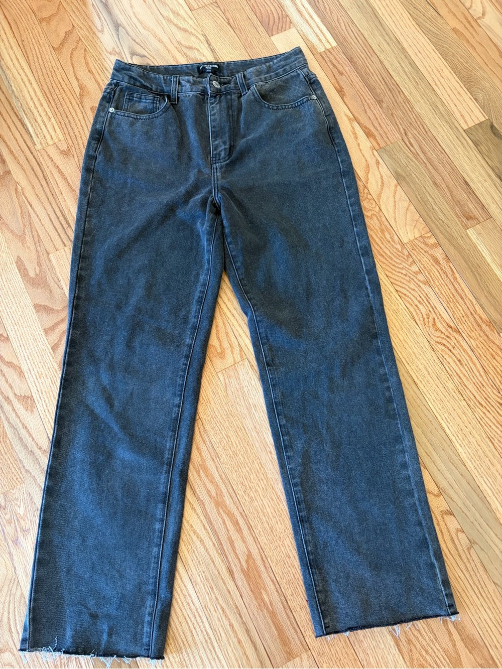 Women’s Pretty Little Thing Distressed Relaxed Fit Black Jeans- Size 6P